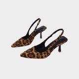 Contrast pumps with pointed toe and leopard print