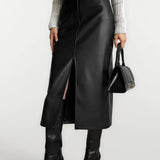 Skirt with a slit and a sleek look