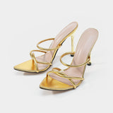Pumps with pointed toes and criss-cross straps