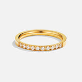 Ring Timeless beauty with glossy details